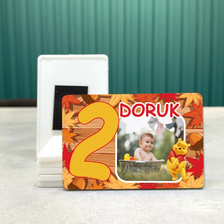 Dikdörtgen 526-2 Yaş Magnet Fotoğraflı Winnie The Pooh Tasarımlı Doğum Günü Yaş Magneti